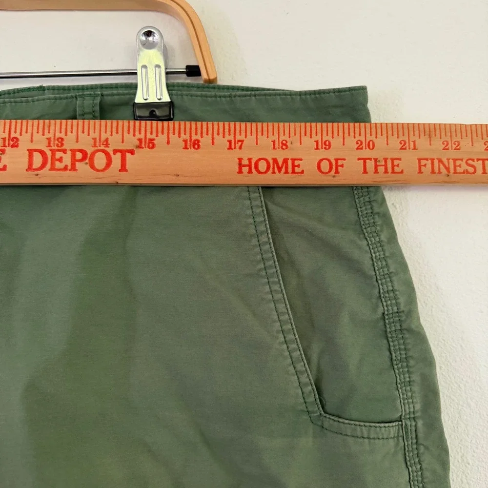 Mountain Khakis Mens Olive Green Classic Fit Chino Shorts Size 40x8 Cotton Blend